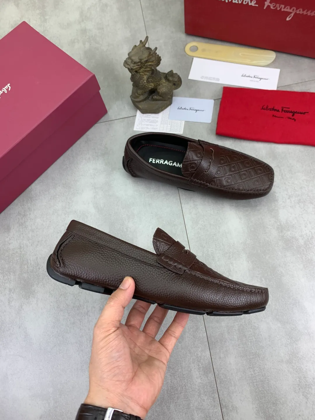 Men's shoes 💰P542 New model, high quality [Ferragamo/Ferragamo] Latest lazy slip-on shoes Original imported calfskin, imported cowhide lining + original luxury metal buckle + original combination outsole Comparison without pressure Code number: 38-45
